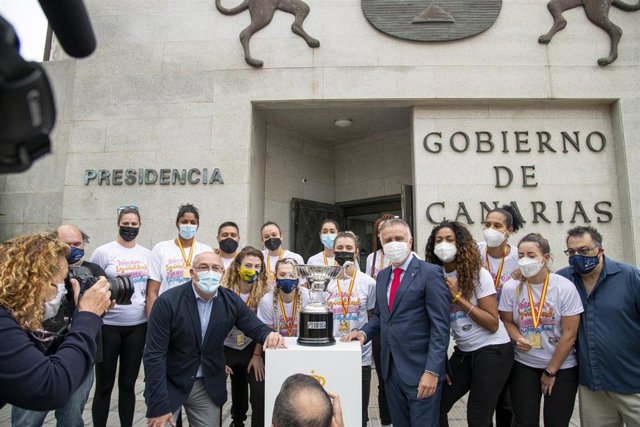 Torres recibe al CV CCO 7 Palmas -JAV Olímpico- para celebrar su triunfo en la Liga Iberdrola