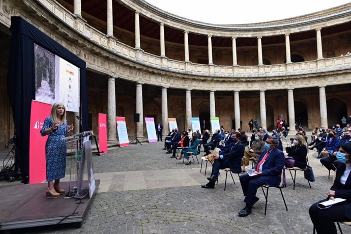 La consejera de Cultura y Patrimonio Histórico, Patricia del Pozo, en la presentación del Festival de Música y Danza de Granada celebrada en el Palacio de Carlos V.