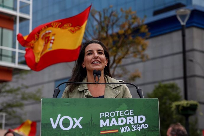 La candidata de Vox a la presidencia de la Comunidad de Madrid, Rocío Monasterio, realiza una intervención en el acto electoral del partido en Fuenlabrada.