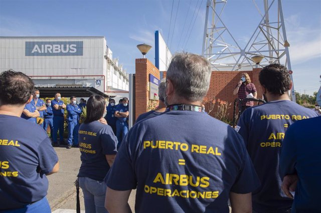 Concentración de CCOO y del comité de empresa de Airbus Tablada para defender el empleo y rechazar el cierre de la planta gaditana de Puerto Real. 