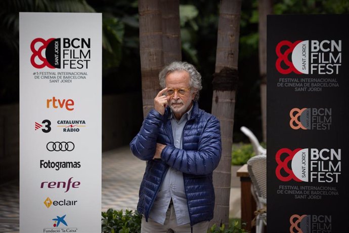 El director Fernando Colomo, durante el pase gráfico de la cinta  'Poliamor para principiantes' en el BCN Film Fest, a 21 de abril de 2021, en Barcelona, Catalunya (España).