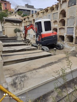 Ibras para reparar cubiertas en el Cementerio de San Eufrasio