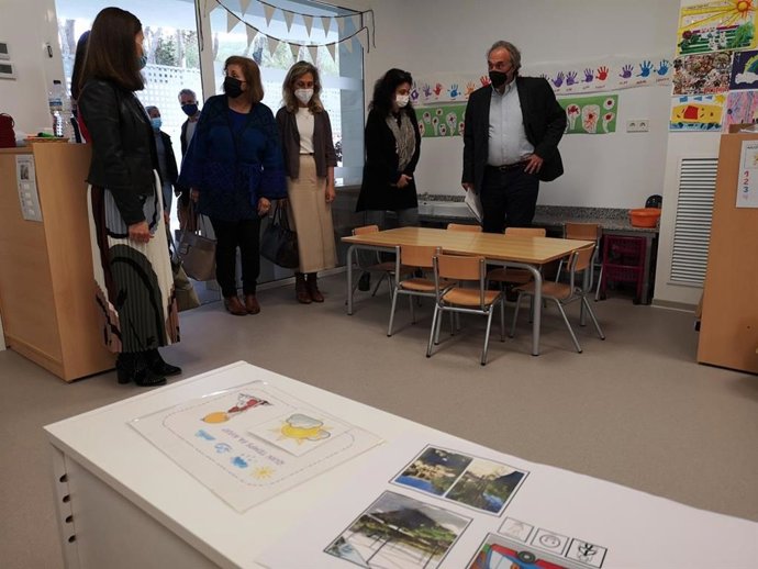 El conseller de Educación, Martí March, visita la ampliación del CEIP Sant Carles