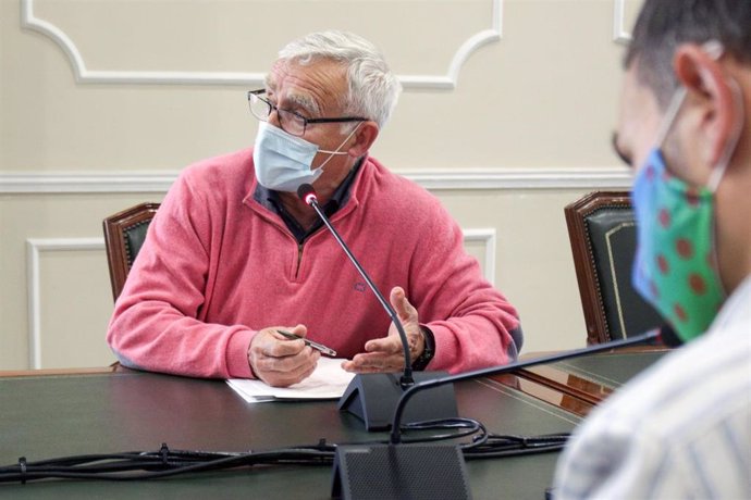 El alcalde de Valncia, Joan Ribó, durante la reunión con la Dirección General de la Costa y el Mar.