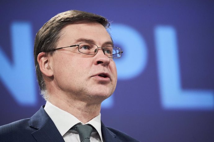 Archivo - HANDOUT - 04 March 2021, Belgium, Brussels: Valdis Dombrovskis, Executive Vice-President of the European Commission in charge of an Economy that Works for People, and Commissioner for Trade, speaks during a press conference on the European Pil