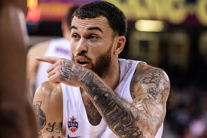 Archivo - Mike James