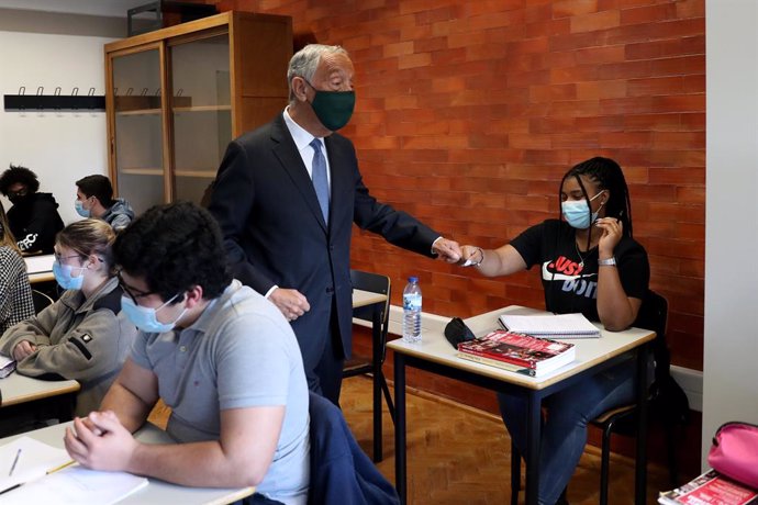 El presidente de Portugal, Marcelo Rebelo de Sousa, durante una visita a un centro educativo de Lisboa.