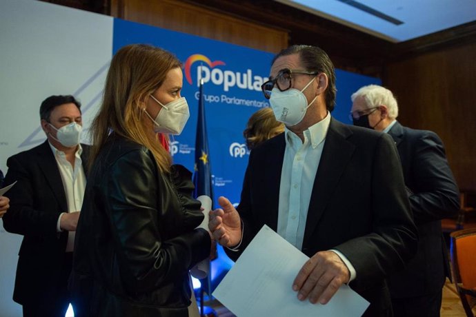 La portavoz adjunta del PP, Marga Prohens, durante la reunión con FICE.