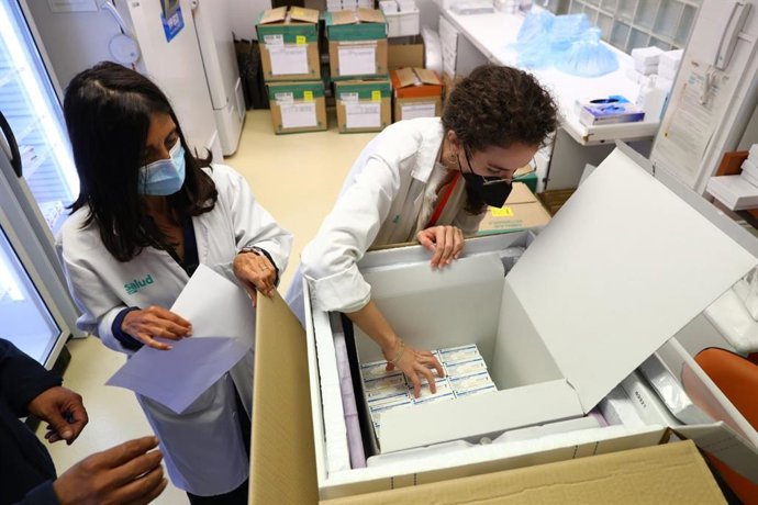 Llegada de las primeras vacunas de Janssen a Aragón.