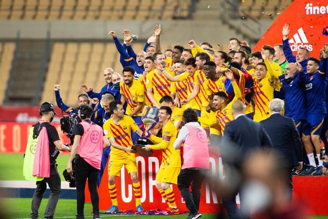 Celebrate victory of FC Barcelona during Copa Del Rey Final match between Athletic Club and Futbol Club Barcelona at Estadio de La Cartuja on April 17, 2021 in Seville, Spain.