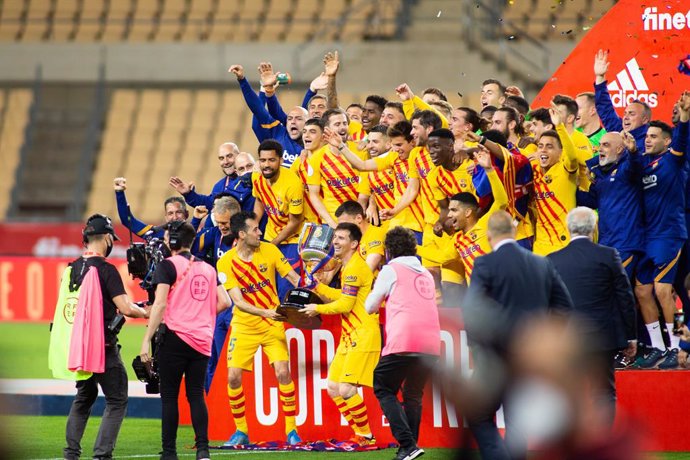 Celebrate victory of FC Barcelona during Copa Del Rey Final match between Athletic Club and Futbol Club Barcelona at Estadio de La Cartuja on April 17, 2021 in Seville, Spain.