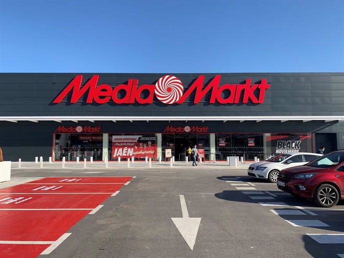 Archivo - Fachada de MediaMarkt en Jaén.