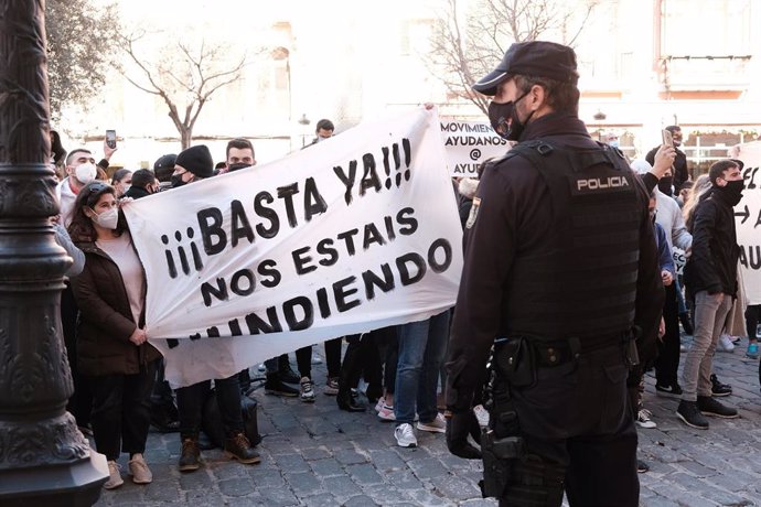 Archivo - Protesta de enero en Palma por el cierre de bares y restaurantes.