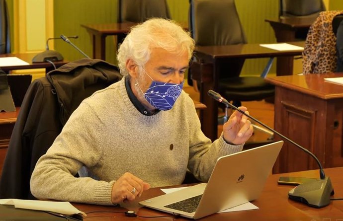 El diputado de Unidas Podemos en el Parlament Pablo Jiménez, en la comisión.