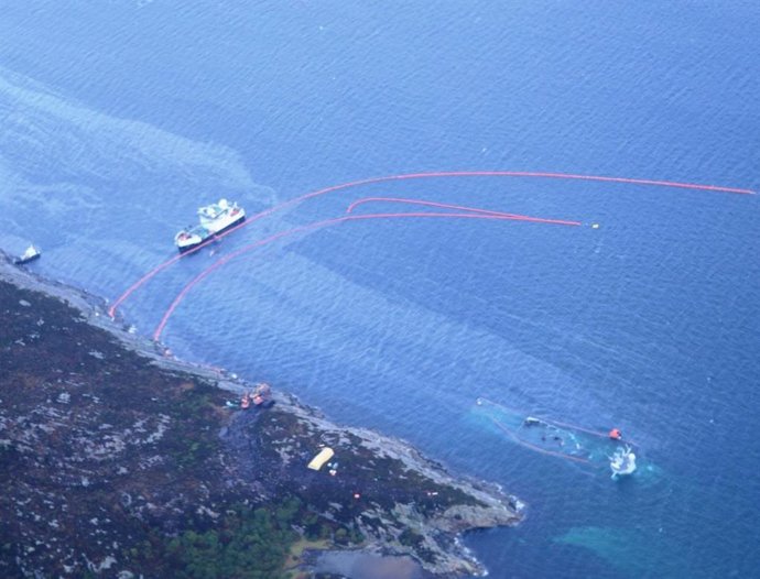 Archivo - Fragata noruega semihundida