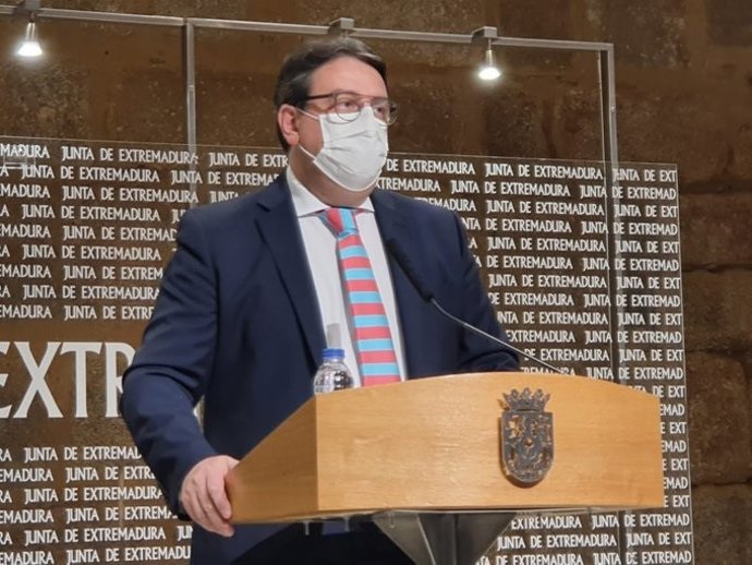 El consejero de Sanidad, José María Vergeles, en rueda de prensa