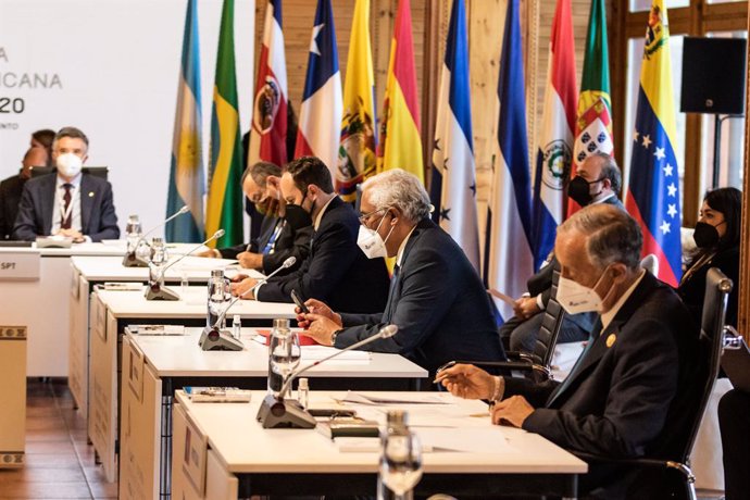 El primer ministro de Portugal, Antonio Costa y el presidente de Portugal, Marcelo Rebelo de Sousa durante la reunión plenaria de la XXVII Cumbre Iberoamericana de Jefes de Estado y de Gobierno en el Hotel Sport Village a 21 de abril de 2021, en Andorra