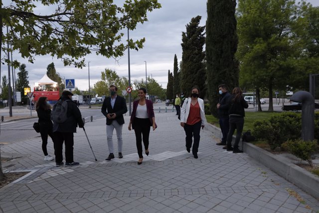 Rocío Monasterio llega a pie a los estudios de Telemadrid