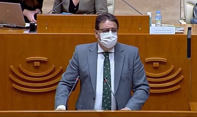 El vicepresidente segundo y consejero de Sanidad y Servicios Sociales, José María Vergeles, en una comparecencia en la Asamblea para informar sobre la situación de la pandemia en Extremadura