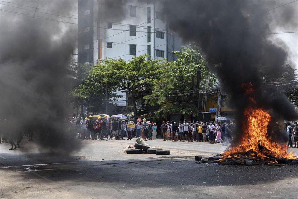 Protestas en Rangún contra la junta militar