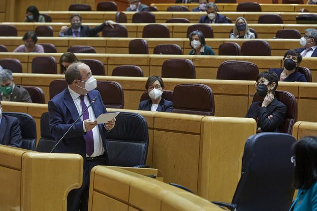 Archivo - El ministro de Política Territorial, Miquel Iceta interviene durante una sesión de control al Gobierno en el Senado, en Madrid (España), a 2 de febrero de 2021. Durante el pleno, el Ejecutivo se enfrenta esta vez a preguntas relacionadas con la 