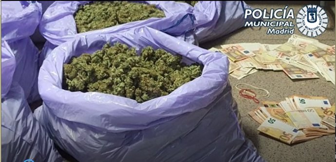 Archivo - Tres detenidos y 5 kilos de marihuana intervenidos en una furgoneta procedente de Cañada Real