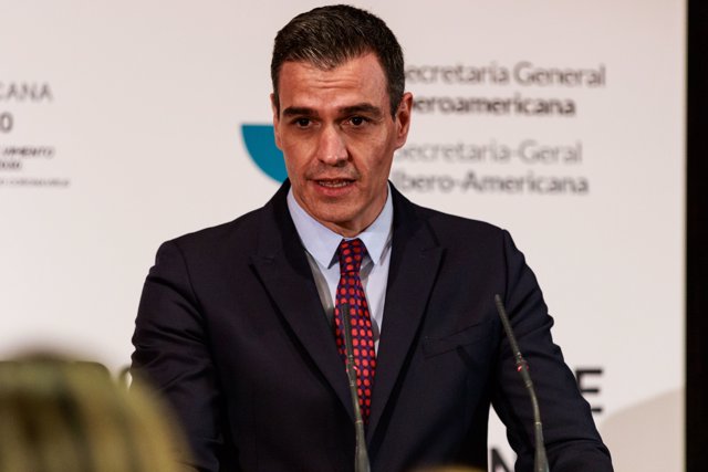 El presidente del Gobierno de España, Pedro Sánchez, comparece ante los medios de comunicación tras la celebración del pleno del XXVII Cumbre Iberoamericana de Jefes de Estado y de Gobierno.