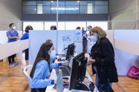 Salud inicia la vacunación masiva en el Estadio de la Cartuja de Sevilla, que podría llegar a 15.000 personas diarias