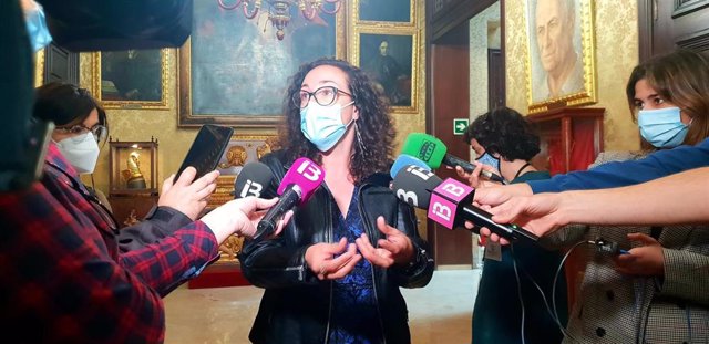 La regidora de Seguridad Ciudadana de Palma, Juana María Adrover, en declaraciones a los medios.