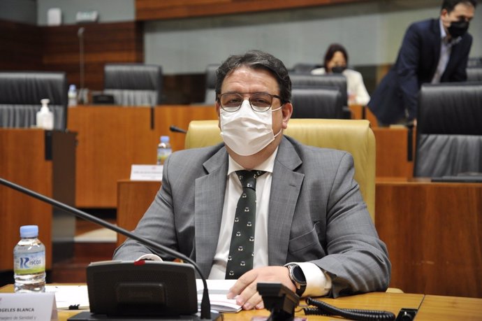 El vicepresidente segundo y consejero de Sanidad y Servicios Sociales de la Junta, José María Vergeles, en la Asamblea para comparecer a petición propia para informar sobre la situación de la pandemia de la Covid-19 en Extremadura
