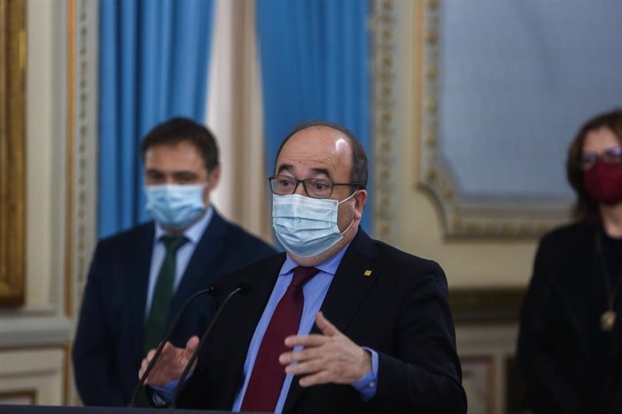 Archivo - El ministro de Política Territorial y Función Pública, Miquel Iceta; interviene en el acto de toma de posesión de altos cargos del Ministerio de Política Territorial y Función Pública, en la sede ministerial, en Madrid (España), a 5 de marzo d