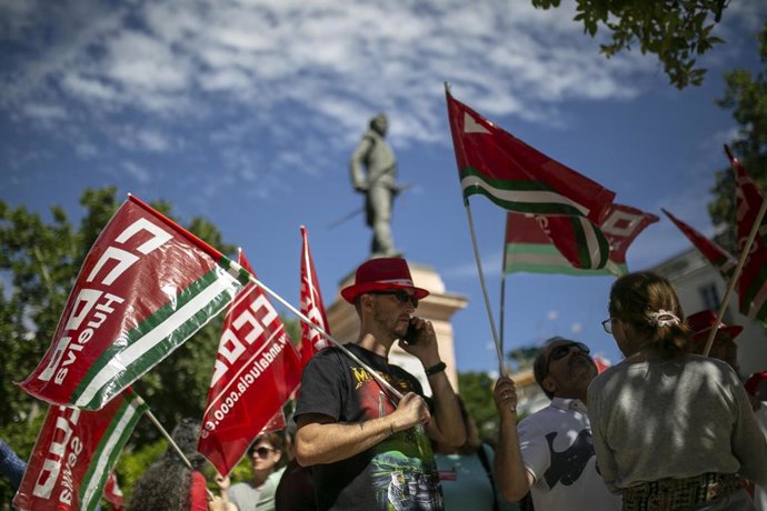 Archivo - Concentración convocada por CCOO en una foto de archivo