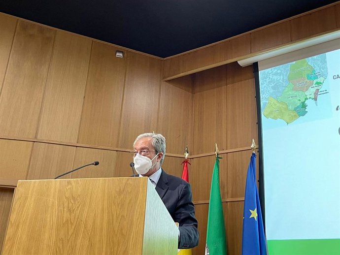 Rogelio Velasco presentando el Diagnóstico de la Comarca del Campo de Gibraltar