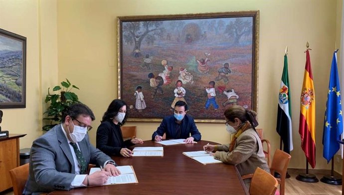 La Junta y Apamex firman un convenio