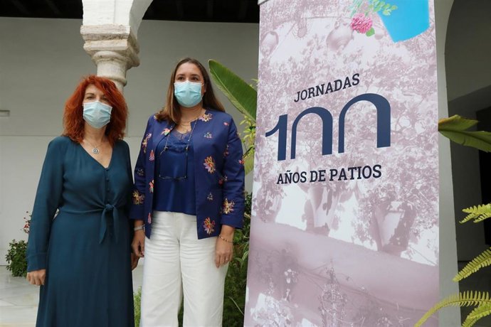 La delegada de Casco Histórico del Ayuntamiento de Córdoba, María Luisa Gómez Calero, con Inmaculada Pérez de Incentifor.