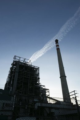 Archivo - La central térmica de Lada, en el concejo de Langreo