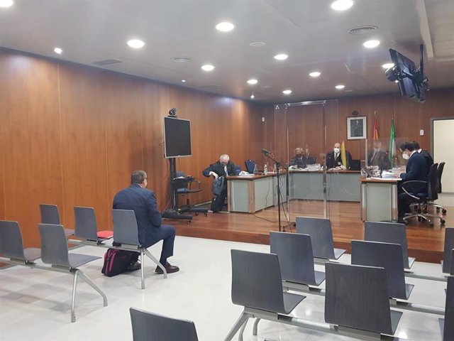 El alcalde de Vélez-Málaga declarando como acusado en un juicio