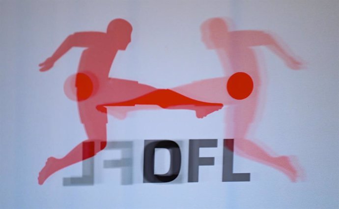 Archivo - FILED - 07 December 2020, Hessen, Frankfurt_Main: The logo of the German Football League (DFL) is seen reflected on a plexiglass panel before a press conference following the DFL general meeting. The German Football League (DFL) has announced 
