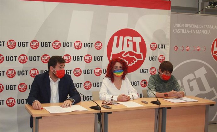 Rueda de prensa portavoz confederal de RUGE, Eduardo Magaldi; la secretaria general de UGT CLM, Olga Arribas, y el secretario de Salud Laboral, Juventud y Agenda 2030 de UGT CLM, Javier Flore.