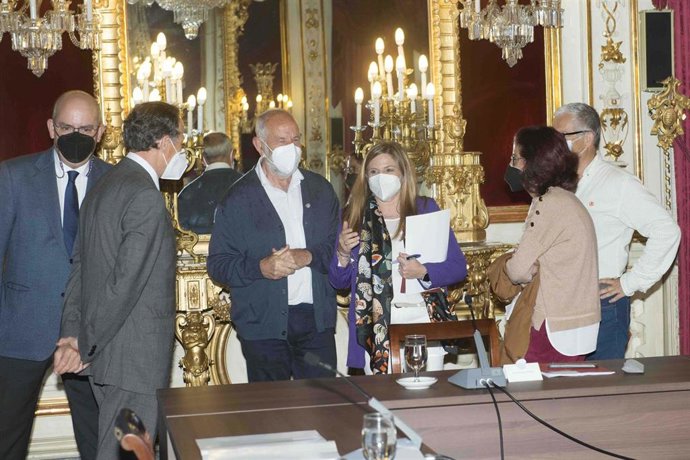 La presidenta de la Diputación con los agentes económicos y sociales de la provincia