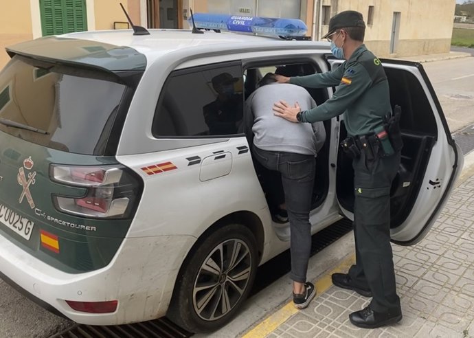 La Guardia Civil investiga al presunto autor de un robo en un velero en Can Picafort
