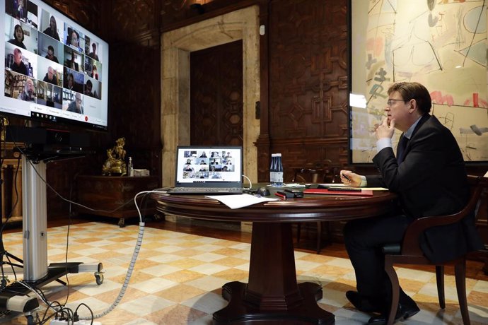 Puig es reuneix per videoconferncia amb experts