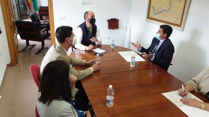 Sergio Romero reunido con los concejales de Los Barrios