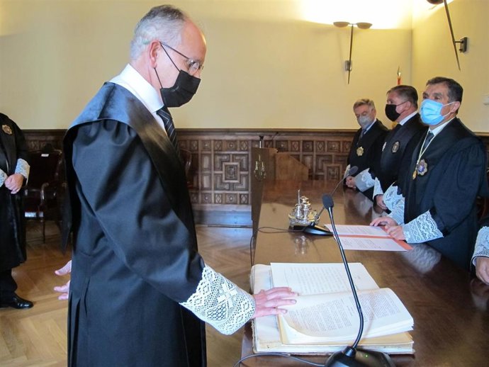 El magistrado Luis Columna toma posesión de su cargo como presidente de la Audiencia de Almería