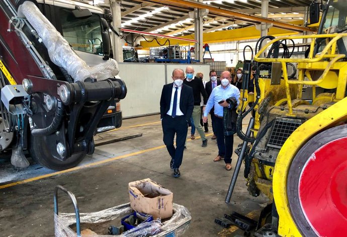 Javier López Marcano visita la empresa Carrocerías y Basculantes Mar
