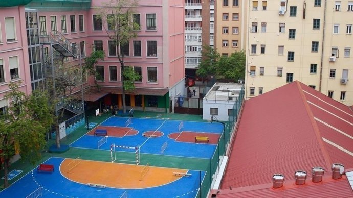 Unas mil familias del colegio Miguel de Unamuno de Arganzuela y comunidades de vecinos acudirán al Defensor del Pueblo por cocinas industriales