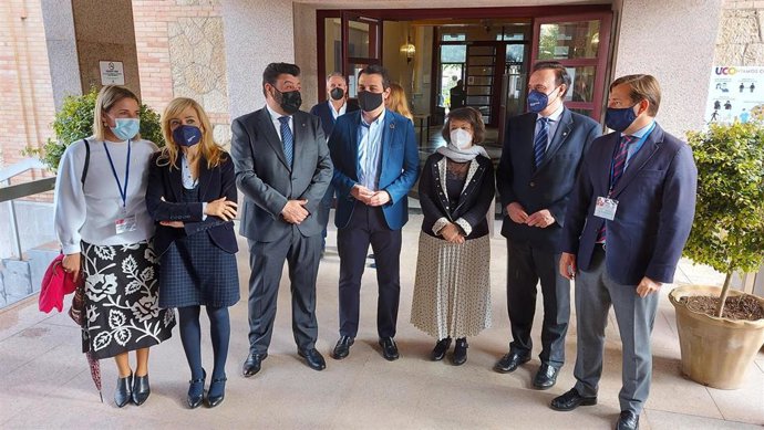 El delegado del Gobierno de la Junta de Andalucía en Córdoba, Antonio Repullo (dcha.), en el 16 Congreso Provincial de UGT