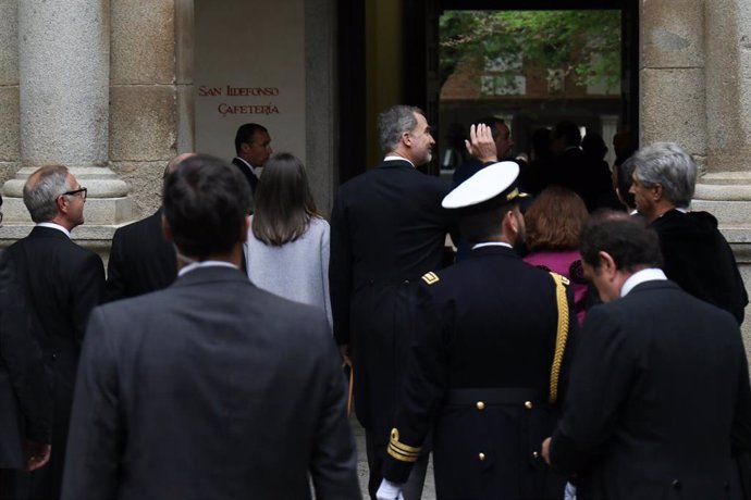 Archivo - Los Reyes de España, el Rey Felipe VI y Letizia, llegan al último acto de entrega del Premio Cervantes en Alcalá, en 2019