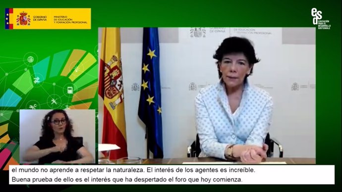 La ministra de Educación y FP, Isabel Celaá, en la inauguración del seminario web 'Estrategias educativas hacia la sostenibilidad', que se ha celebrado este jueves con motivo del Día Internacional de la Tierra