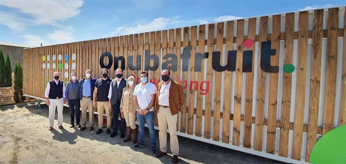 Viaita a la planta de producción de Vertical Green que acoge la cooperativa de segundo grado Onubafruit.